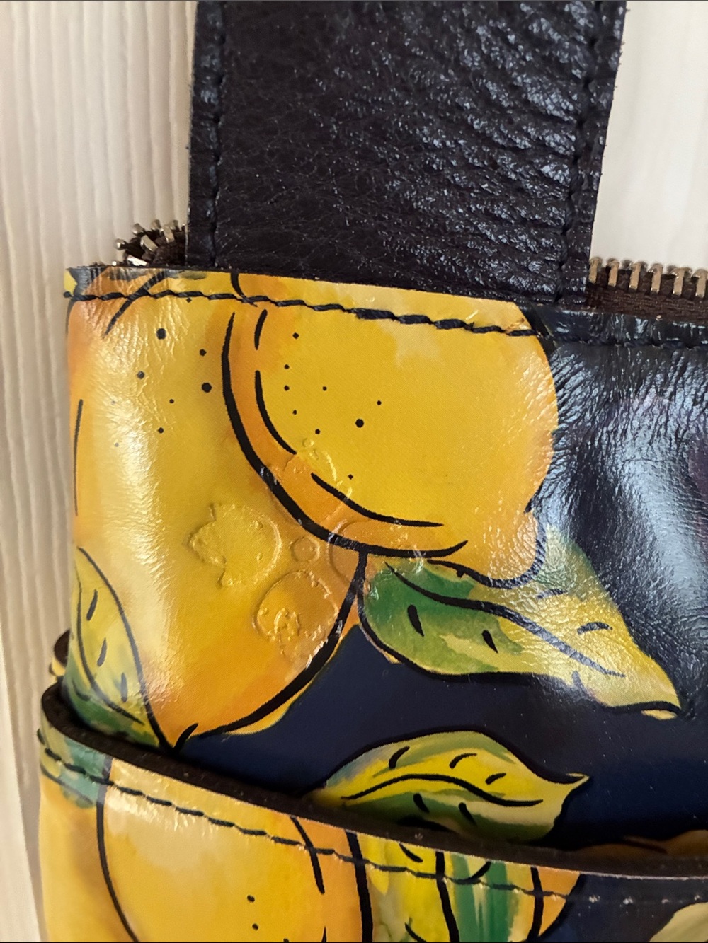Patricia Nash Lemon Print Navy Crossbody Bag with Black Strap EUC Like New - Picture 13 of 16